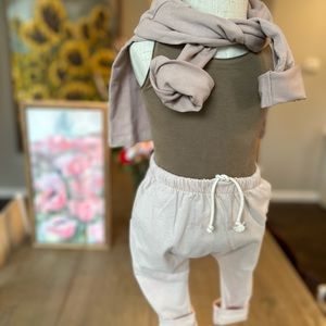 THE SLEEVELESS ONSIE 100% organic cotton walnut THE SIMPLE FOLK 9/12 months